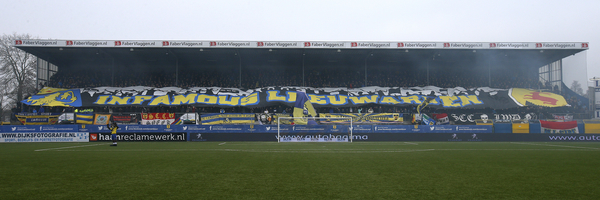 Sfeerbeeld Noord tribune supporters