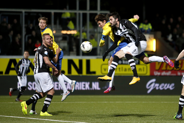 Etiënne Reijnen met Heracles Almelo speler Denni Avdic