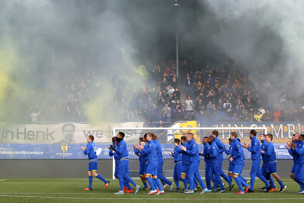 LEEUWARDEN, 31-10-2015, Cambuur Stadion, laatste training SC Cambuur voor de derby tegen SC Heerenveen , 5000 supporters aanwezig foto: Henk Jan Dijks