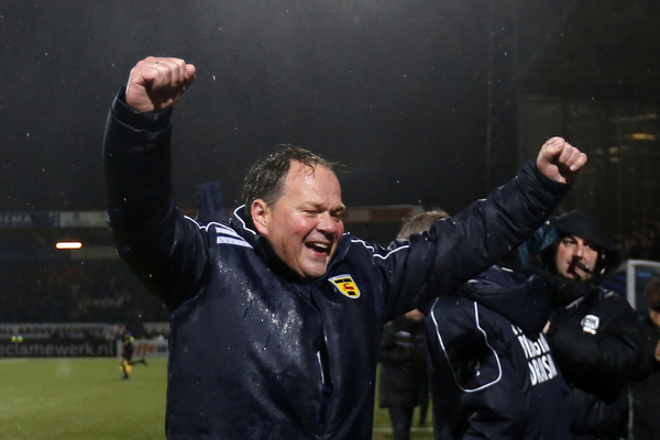 LEEUWARDEN , voetbal , Eredivisie, 12-12-2015, seizoen 2015 - 2016 , Cambuur Stadion , SC Cambuur - NEC Nijmegen , SC Cambuur trainer Henk de Jong na het laatste fluitsignaal foto: Henk Jan Dijks